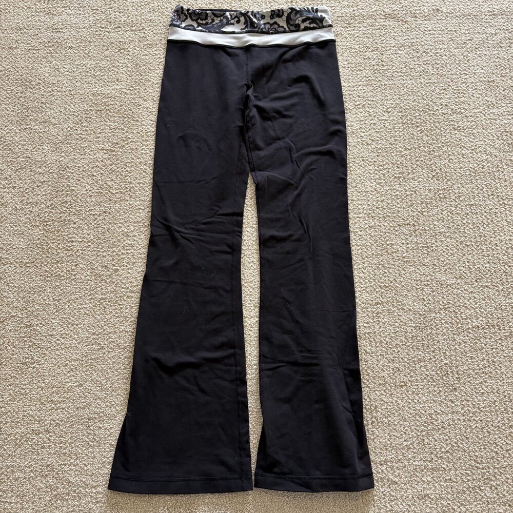 Lululemon Groove Pant Flare Yoga Leggings Womens Black Lace Waistband Size 6